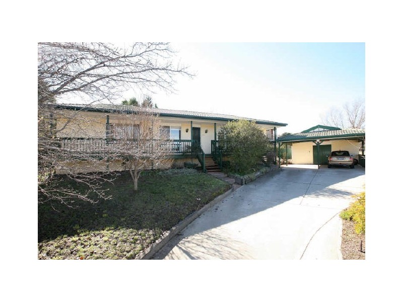 27 Clare Dennis Avenue, Gordon ACT 2906