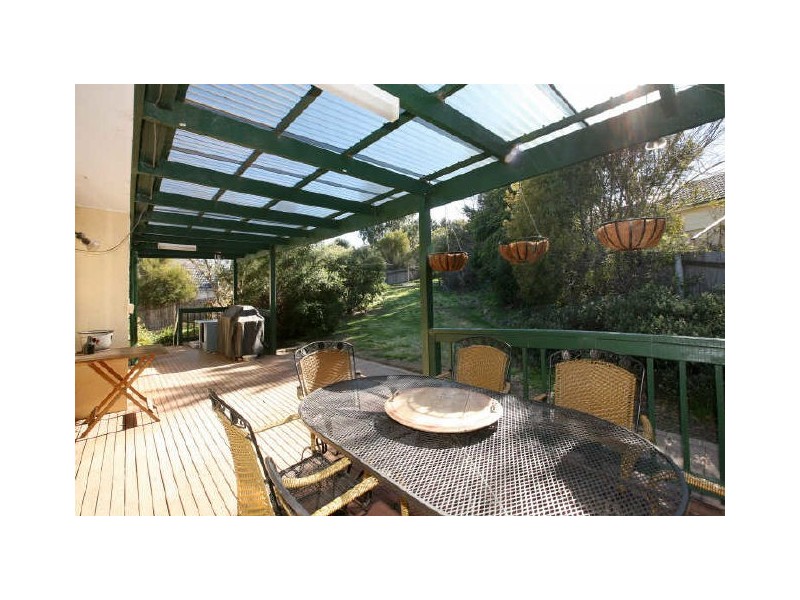 27 Clare Dennis Avenue, Gordon ACT 2906