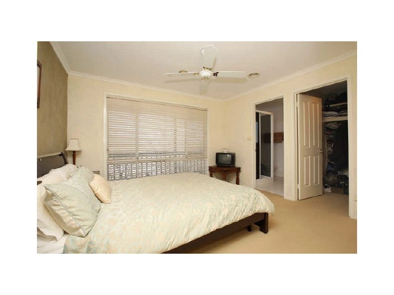 27 Clare Dennis Avenue, Gordon ACT 2906
