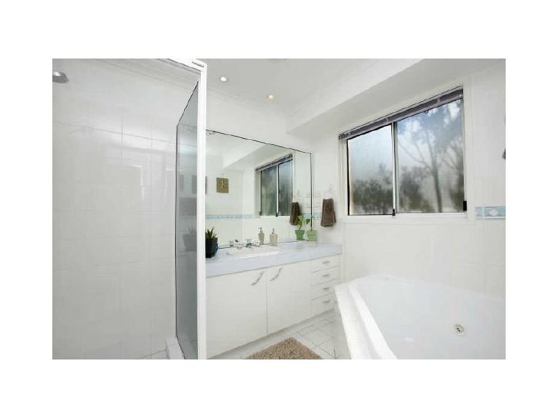 27 Clare Dennis Avenue, Gordon ACT 2906