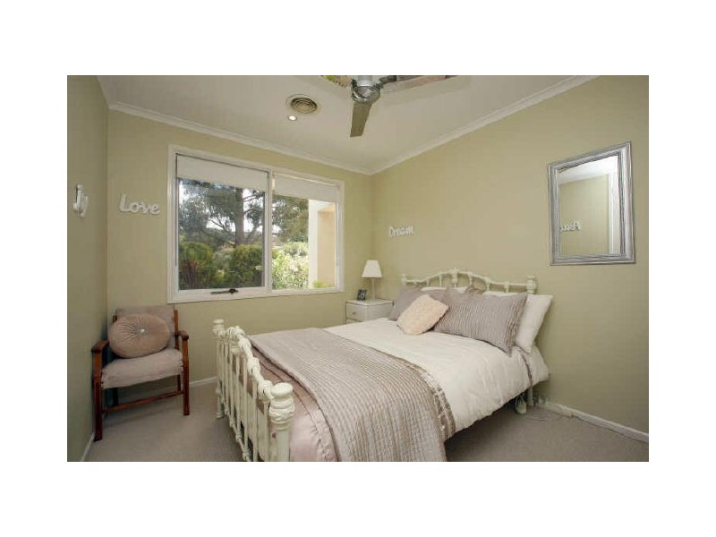 37 Dash Crescent, Fadden ACT 2904