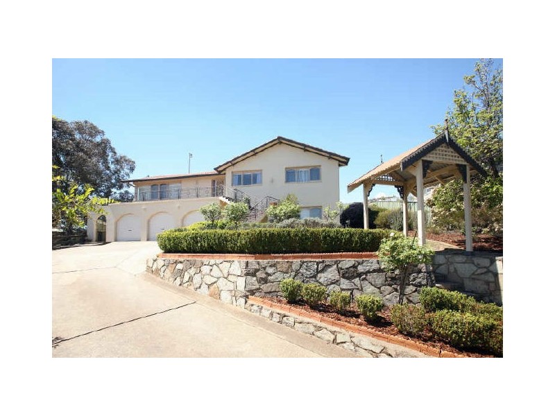 49 Ullamulla Crescent, Queanbeyan NSW 2620