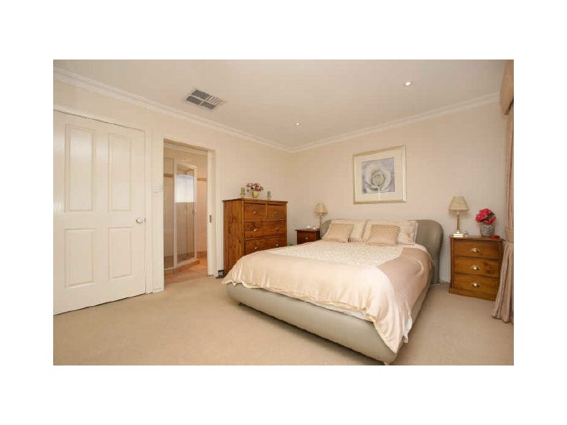 49 Ullamulla Crescent, Queanbeyan NSW 2620