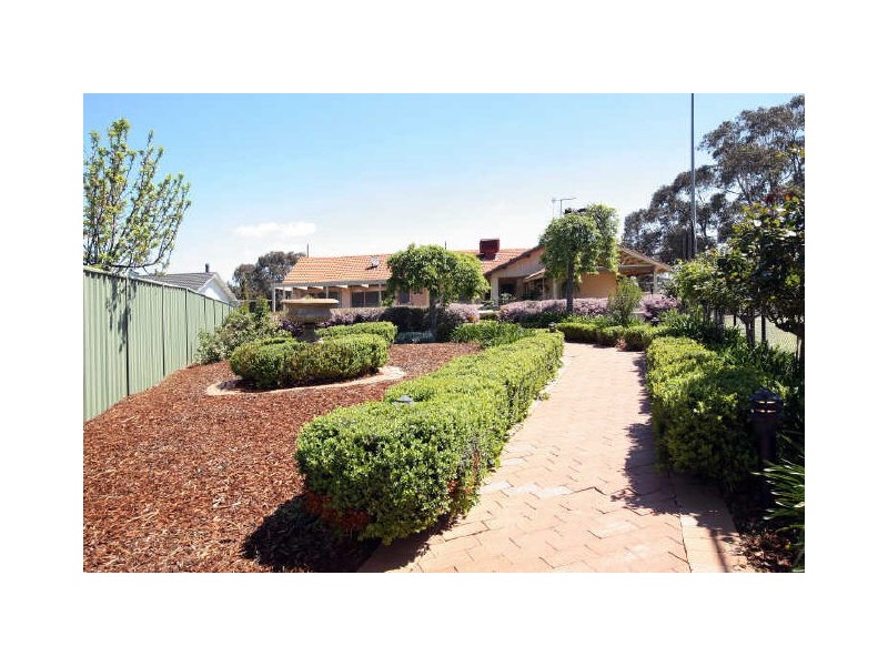 49 Ullamulla Crescent, Queanbeyan NSW 2620