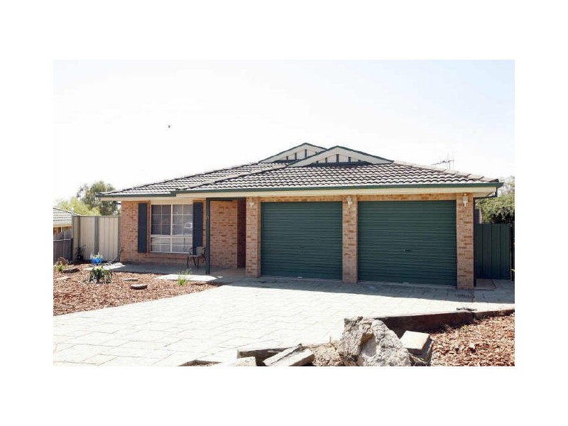 17 Glennie Place, Queanbeyan NSW 2620