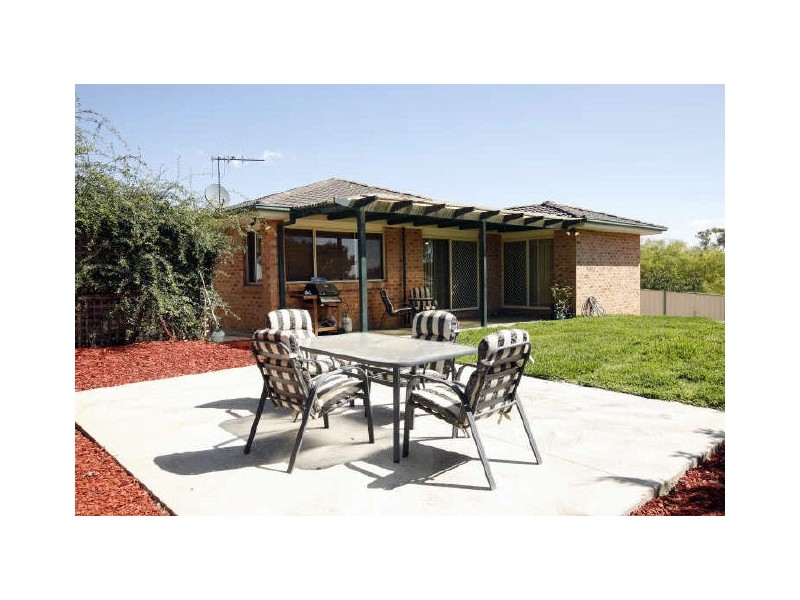 17 Glennie Place, Queanbeyan NSW 2620