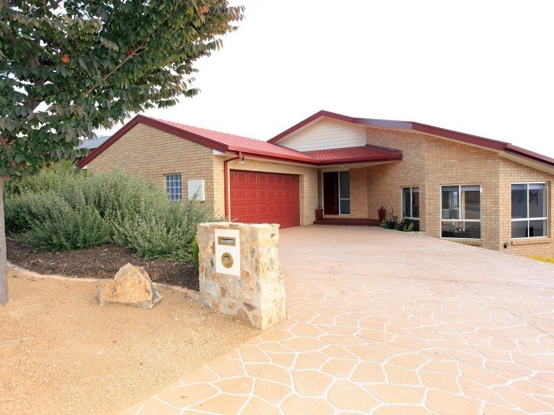 14 Cookson Place, Banks ACT 2906