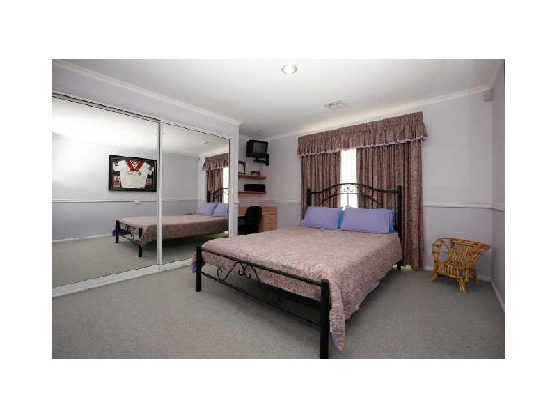 18 Morrison Place, Queanbeyan NSW 2620