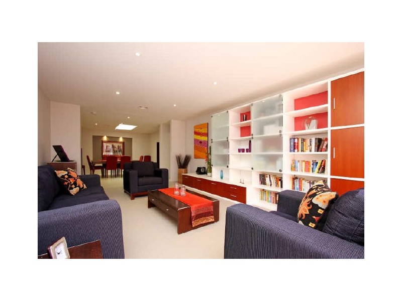 3 Elaroo Place, Jerrabomberra NSW 2619