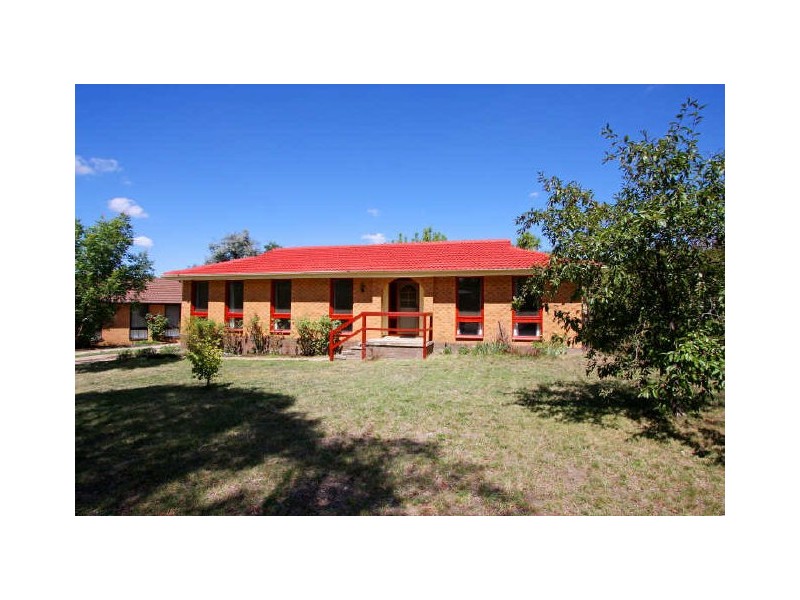 6 Dempster Place, Kambah ACT 2902