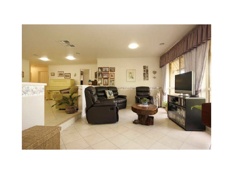 30 Clare Dennis Avenue, Gordon ACT 2906