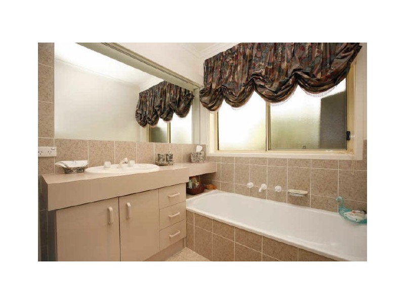 30 Clare Dennis Avenue, Gordon ACT 2906