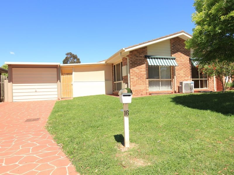 16 Maddock Place, Gordon ACT 2906
