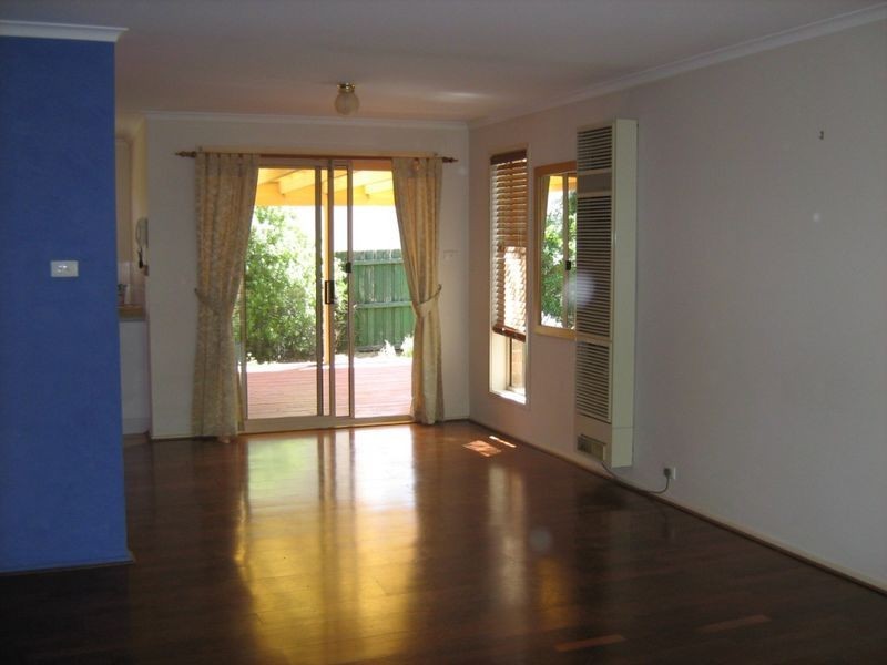 11 Brooker Street, Bonython ACT 2905