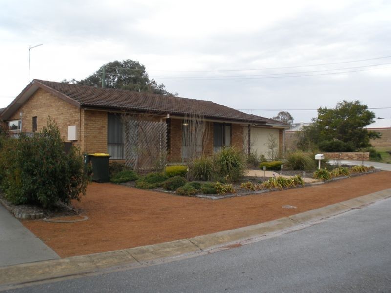 11 Snowball Place, Wanniassa ACT 2903