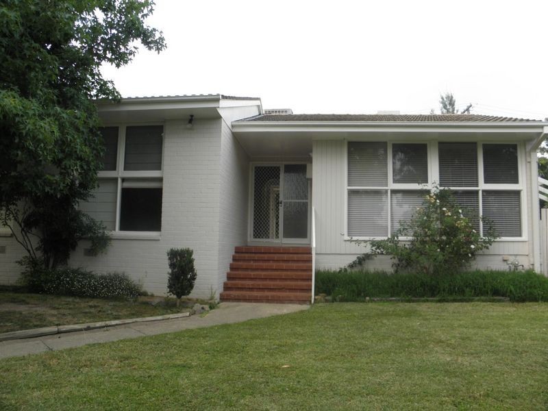 18 Goble Street, Hughes ACT 2605