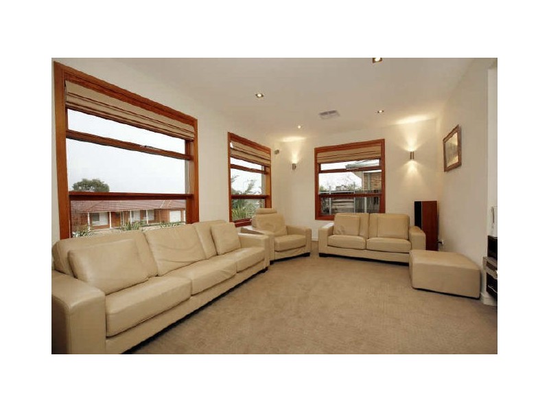 8A Nugent Close, Jerrabomberra NSW 2619
