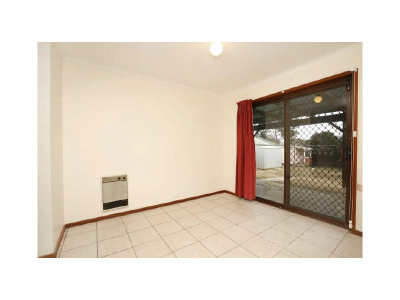 16 Beazley Crescent, Calwell ACT 2905