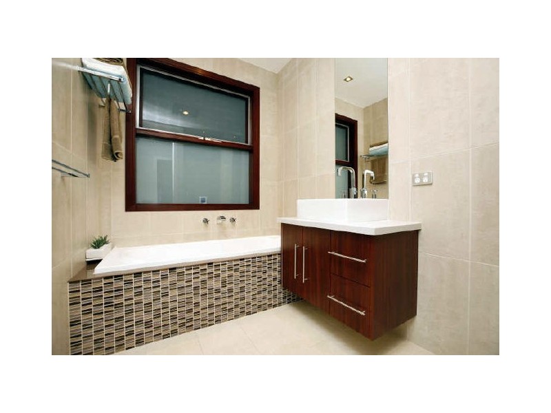 8B Nugent Close, Jerrabomberra NSW 2619