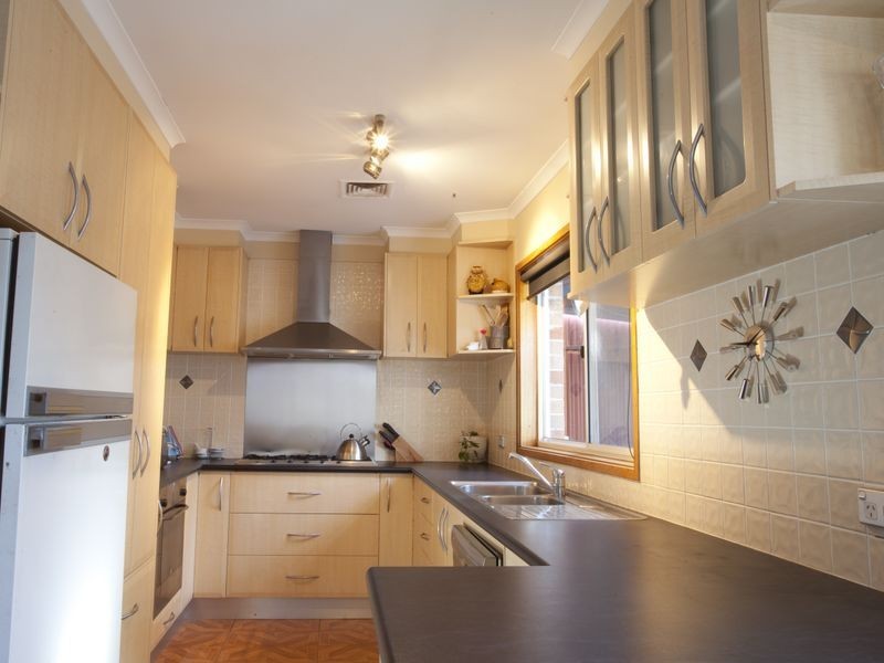 27 Graham Place, Queanbeyan NSW 2620