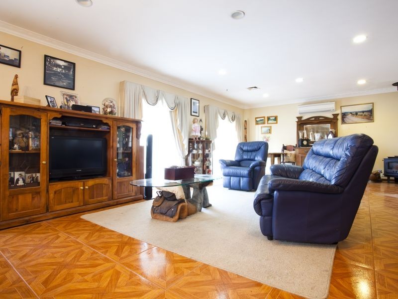 27 Graham Place, Queanbeyan NSW 2620