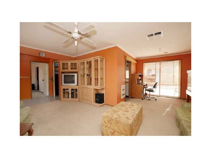 28 Ironbark Crescent, Banks ACT 2906