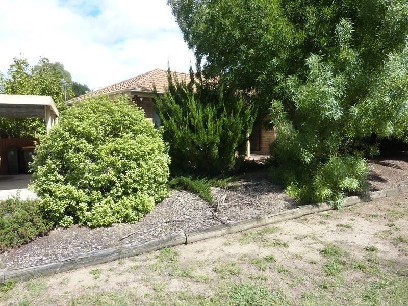 2 Hazel Smith Crescent, Oxley ACT 2903