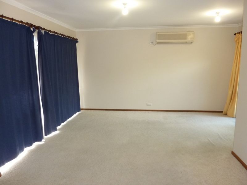 2 Hazel Smith Crescent, Oxley ACT 2903