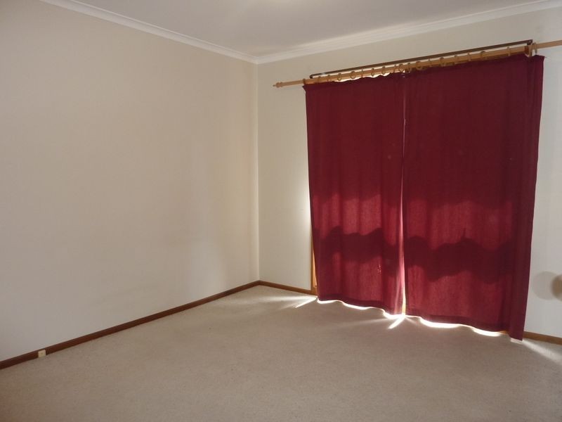 2 Hazel Smith Crescent, Oxley ACT 2903