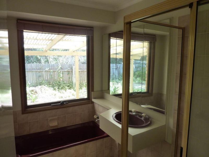 2 Hazel Smith Crescent, Oxley ACT 2903