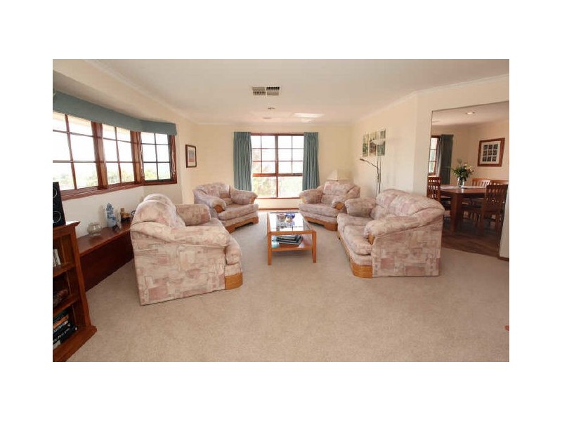 1 Cathie Place, Calwell ACT 2905