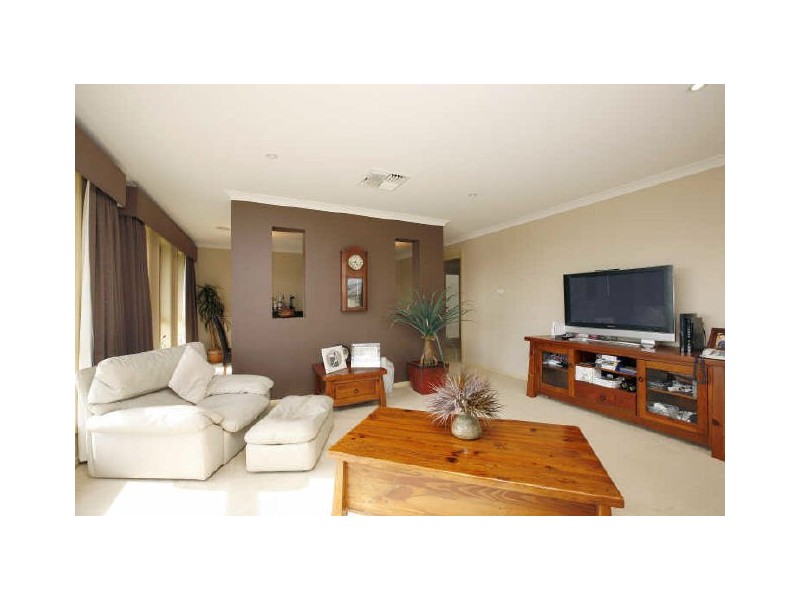 9 Alison Ashby Circuit, Banks ACT 2906