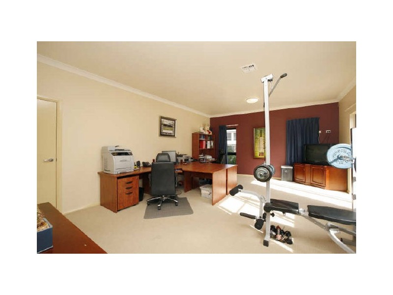 9 Alison Ashby Circuit, Banks ACT 2906