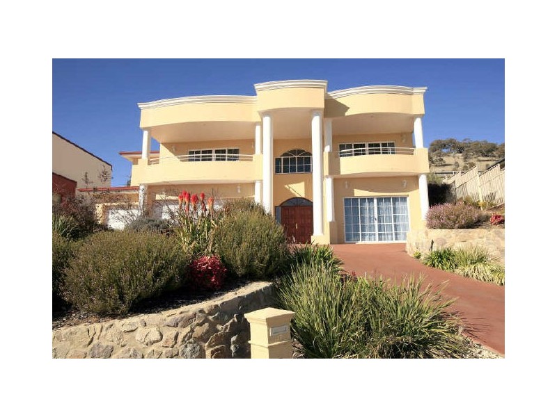 17 Galbraith Close, Banks ACT 2906