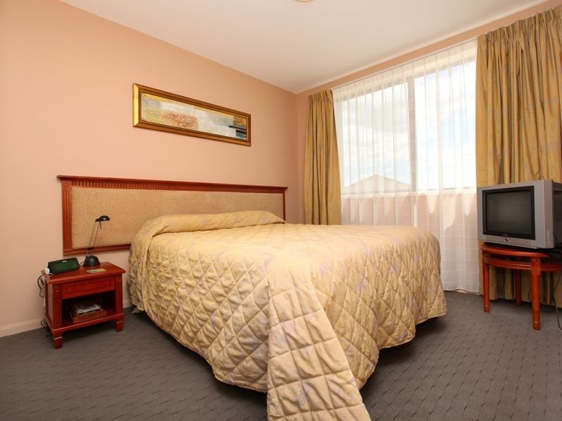 11/2 Eileen Good Street “Greenway W, Greenway ACT 2900