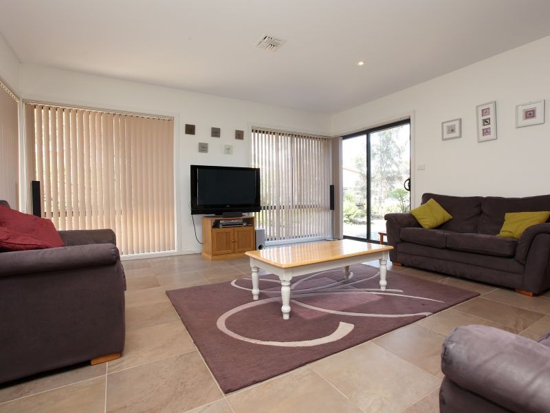 10 Emanuel Place, Conder ACT 2906
