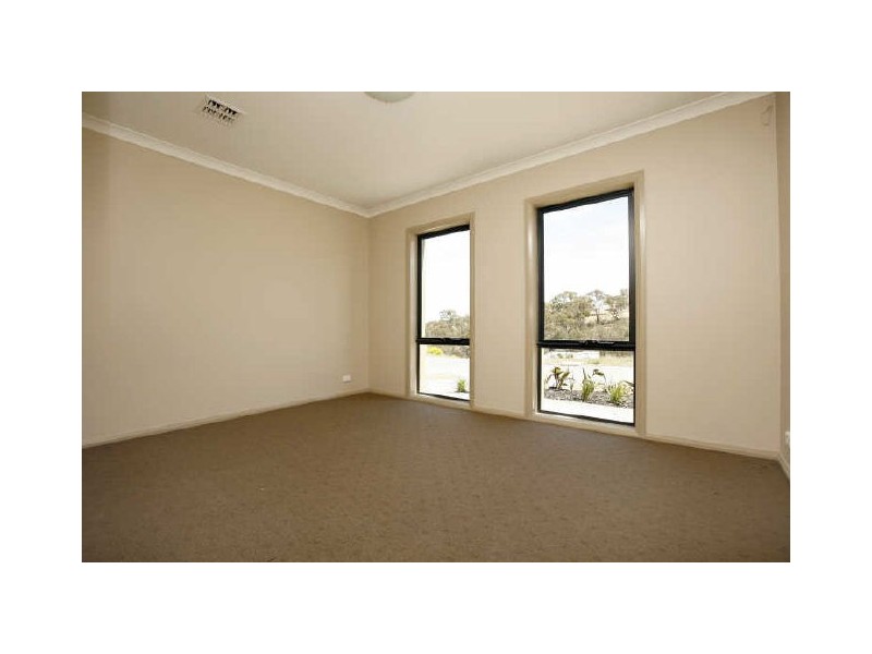 255 Bicentennial Drive, Jerrabomberra NSW 2619