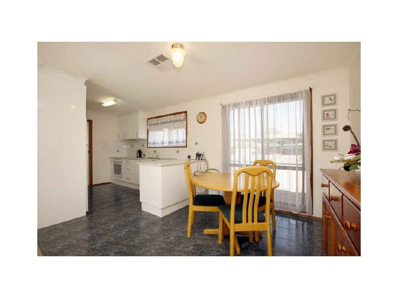 5 Ironbark Crescent, Banks ACT 2906