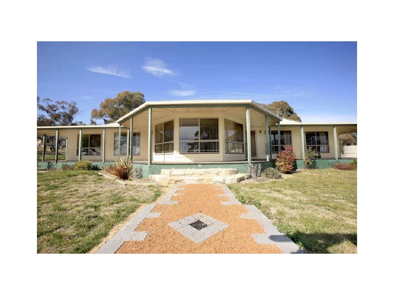11 Mackenzie Road, Royalla NSW 2620