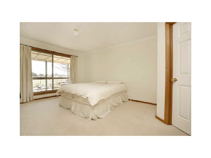 11 Mackenzie Road, Royalla NSW 2620