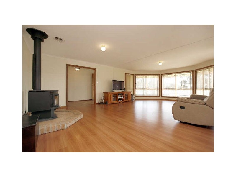 11 Mackenzie Road, Royalla NSW 2620