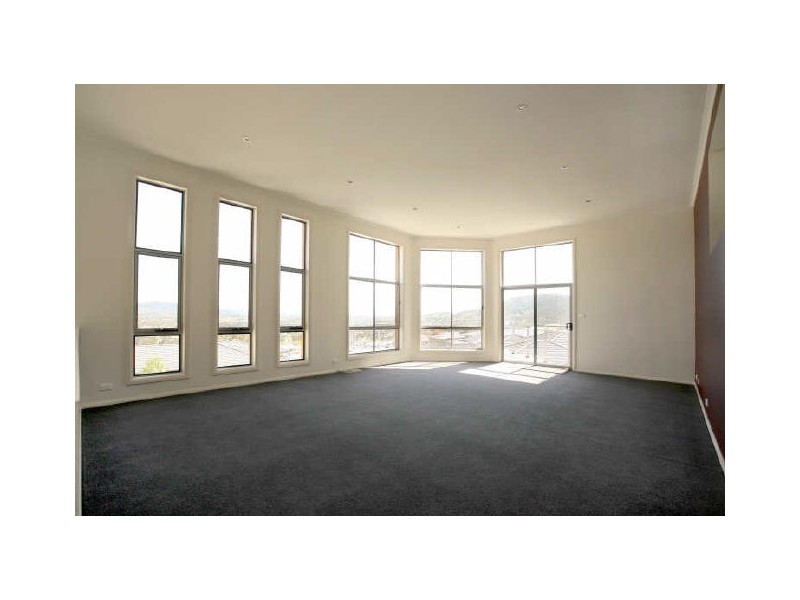 21 Alison Ashby Crescent, Banks ACT 2906