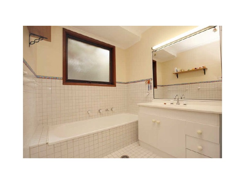25 Max Henry Crescent, Macarthur ACT 2904