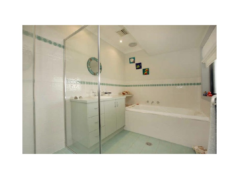 4 Van Praag Place, Gordon ACT 2906