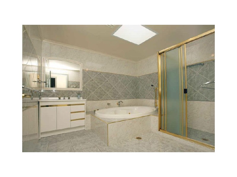 6 Thomas Hales Place, Gordon ACT 2906