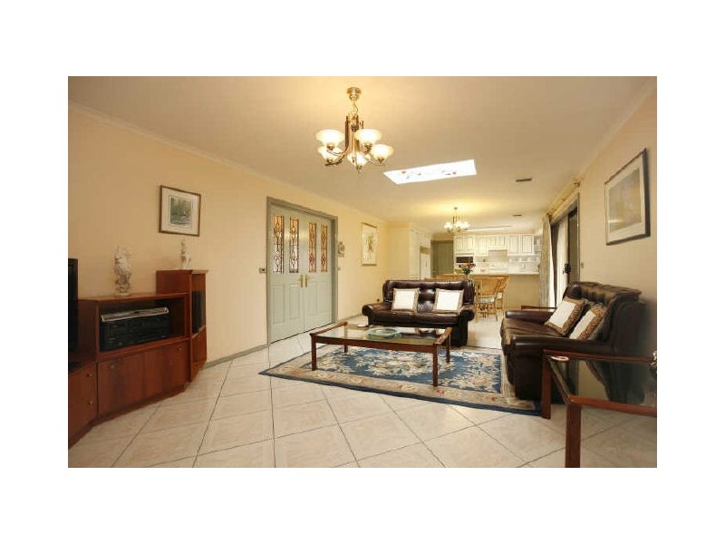 6 Thomas Hales Place, Gordon ACT 2906