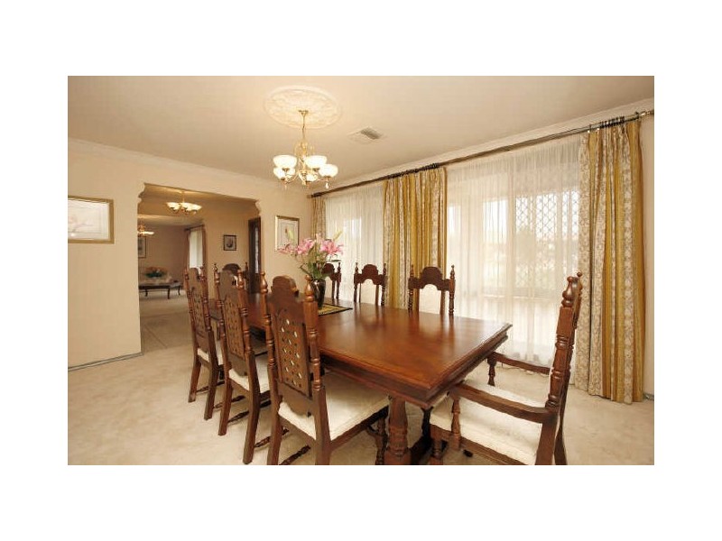 6 Thomas Hales Place, Gordon ACT 2906