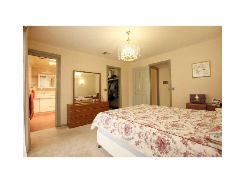 6 Thomas Hales Place, Gordon ACT 2906