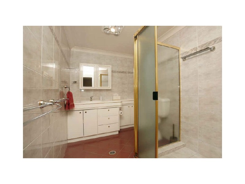 6 Thomas Hales Place, Gordon ACT 2906