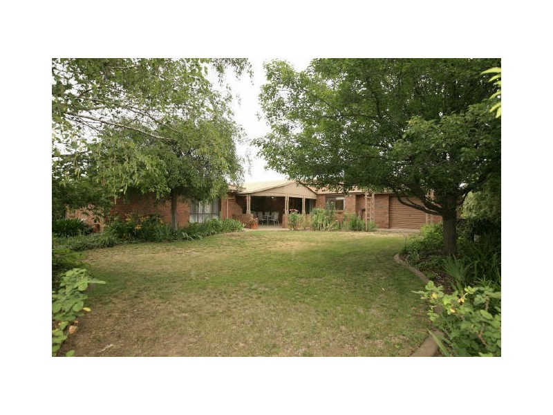 6 Thomas Hales Place, Gordon ACT 2906